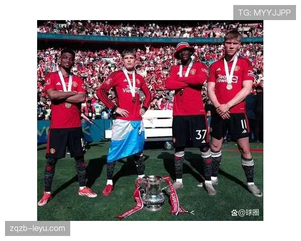 紧张赛季：足球赛事激战正酣，球队表现引球迷热议